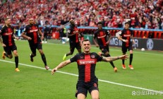 爱游戏app-沙尔克不敌勒沃库森，全队集结备战下一场