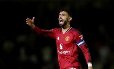 爱游戏网页版登录入口-曼城惨败，主教练需改进战术