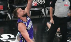 爱游戏体育链接-黄蜂队员突出表现，成功击败对手的简单介绍