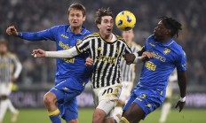 爱游戏体育直播-尤文图斯后卫回归赛场，球队备战欧联杯的简单介绍