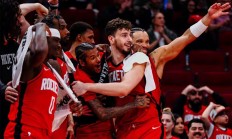 爱游戏体育链接-雄火箭克战胜掘金，取得连胜