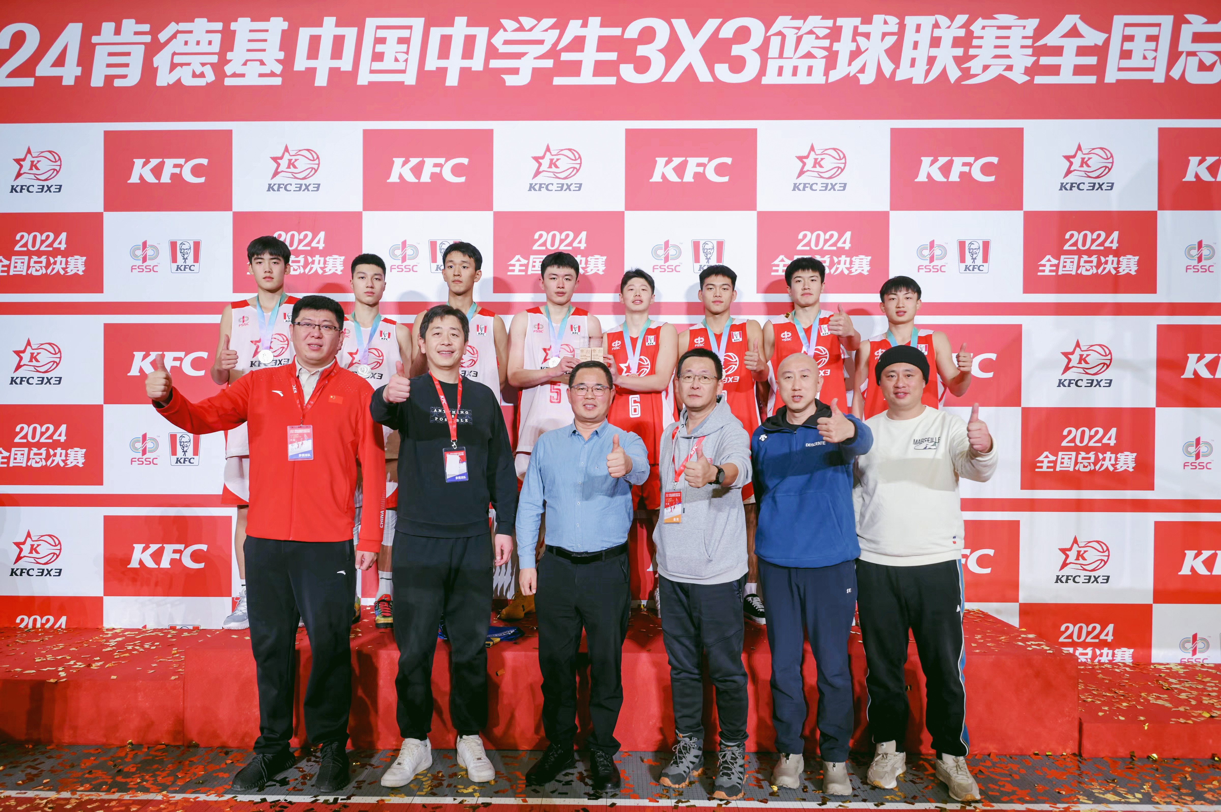 中国篮球运动员在国际赛事获佳绩(中国篮球运动员在国际赛事获佳绩是多少)