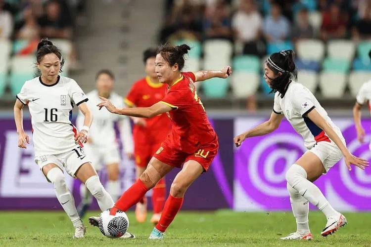 关于强者之间：女足对决争夺荣誉的信息