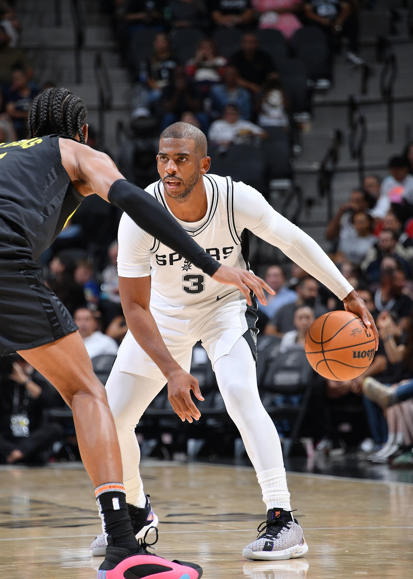 爵士客场大胜马刺,迈向胜利 爵士客场大胜马刺,迈向胜利