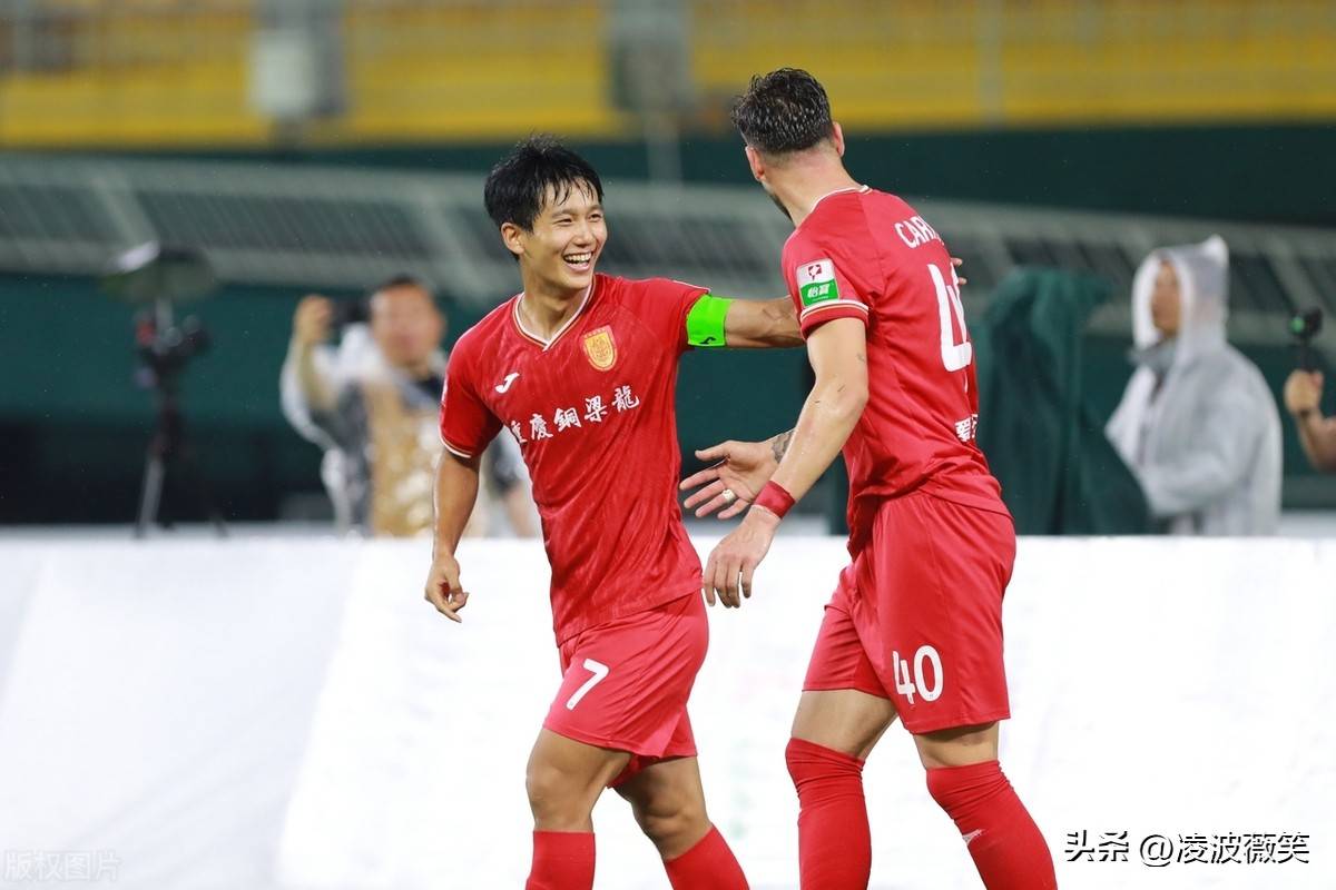 球队主场迎来关键战役,士气高涨 球队主场迎来关键战役,士气高涨