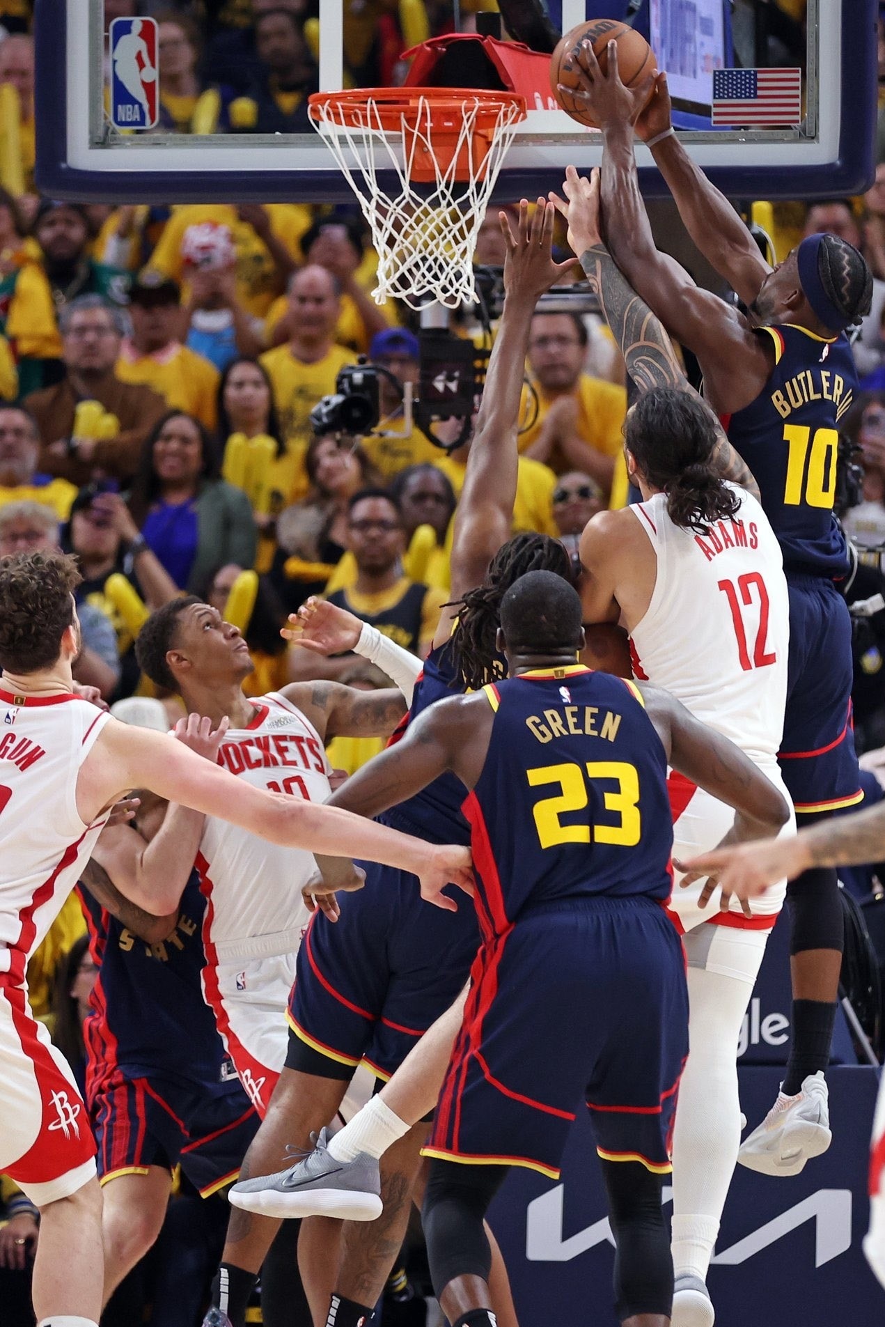 超级对决:球场上的热火激战 超级对决:球场上的热火激战