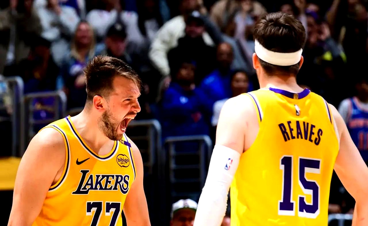 湖人击败篮网,豪取十连胜 湖人击败篮网,豪取十连胜