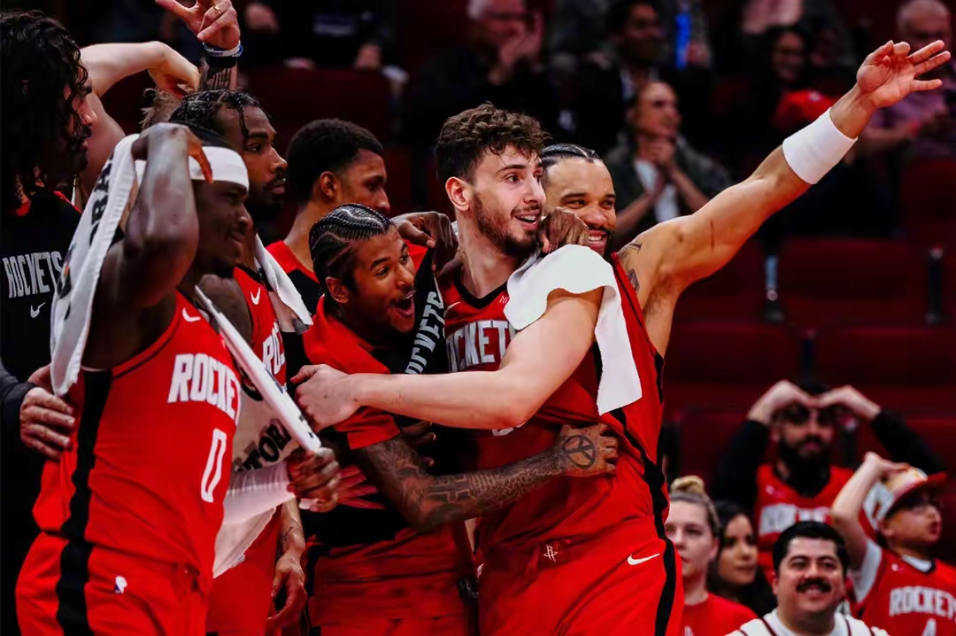 雄火箭克战胜掘金,取得连胜 雄火箭克战胜掘金,取得连胜