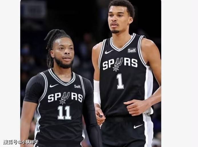 包含马刺阵容平稳队员默契配合展现出色发挥的词条