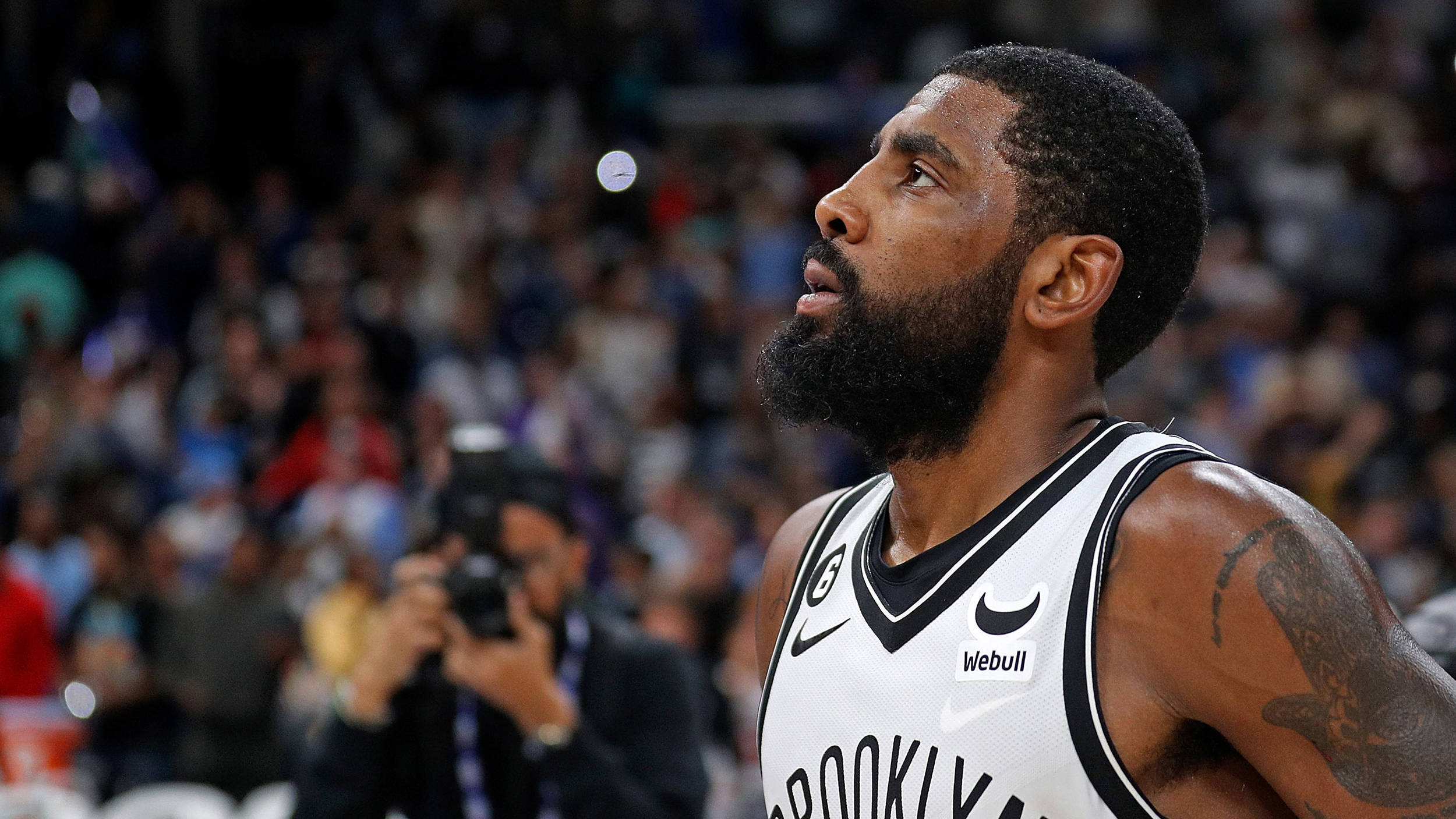 篮网取得三连胜!欧文砍下关键三分,球队跻身前八 篮网取得三连胜!欧文砍下关键三分,球队跻身前八