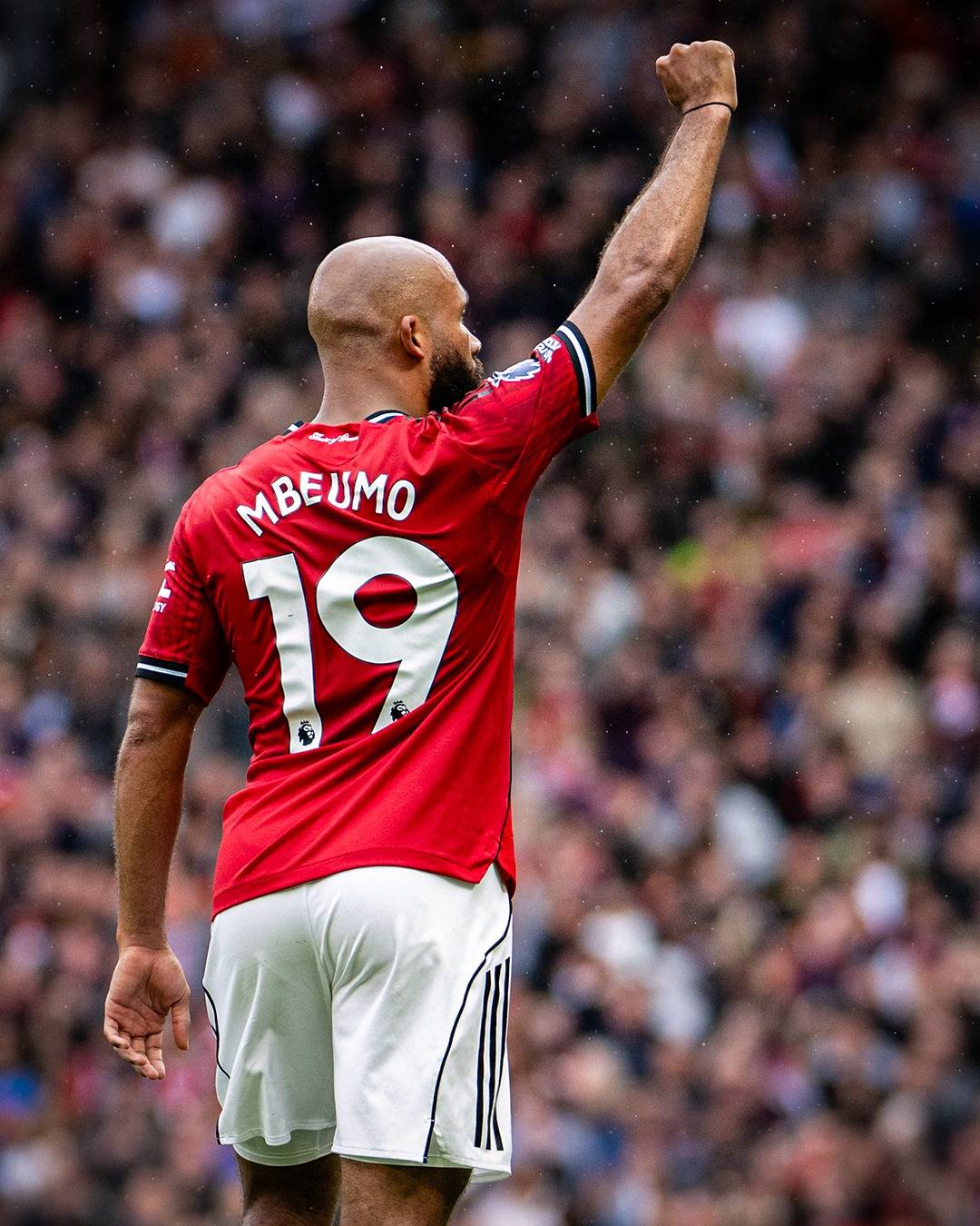 曼联球队在最近一场比赛中获得惊人的胜利