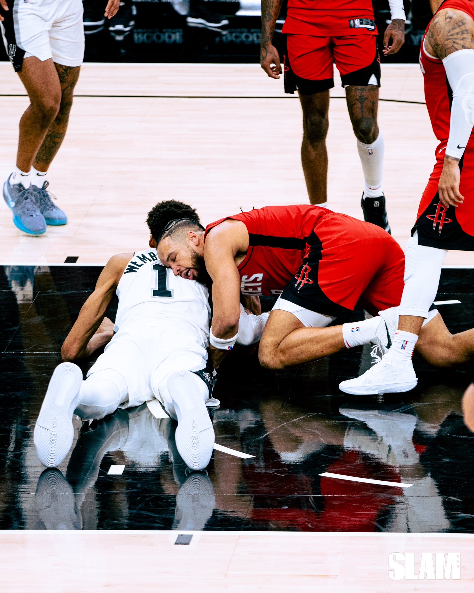 火箭客场击败小牛，取得七连胜