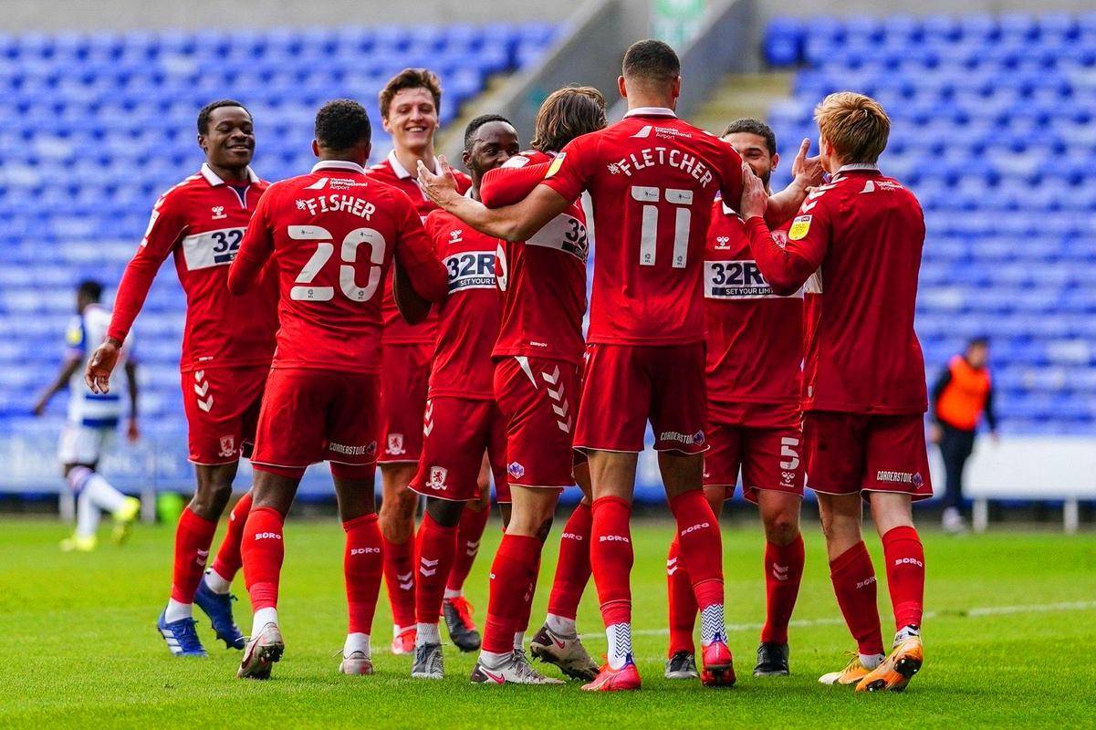 包含伊普斯威奇主场告捷，稳住榜首的词条