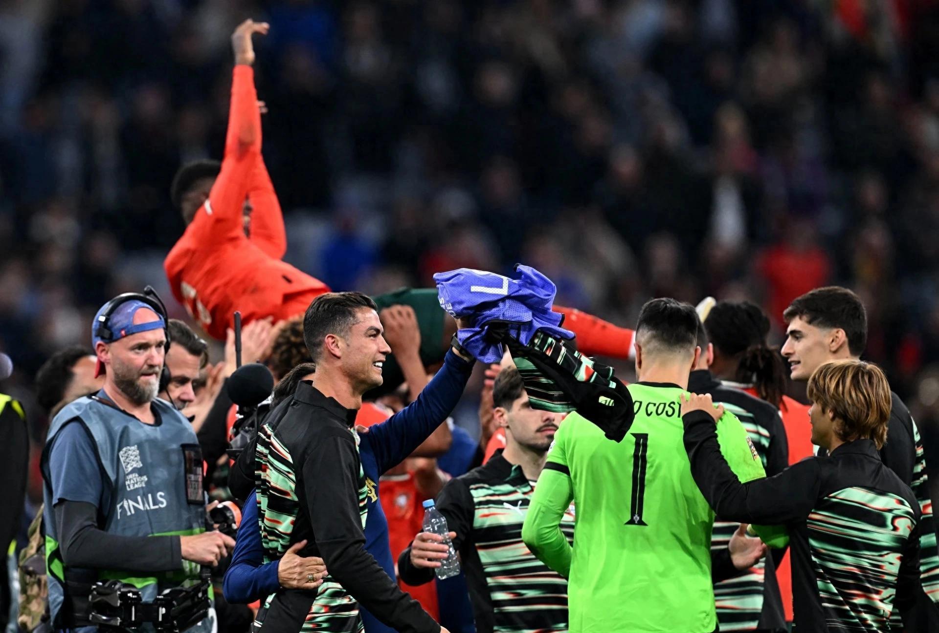 关于葡萄牙-点球不敌意大利出局的信息 关于葡萄牙-点球不敌意大利出局的信息