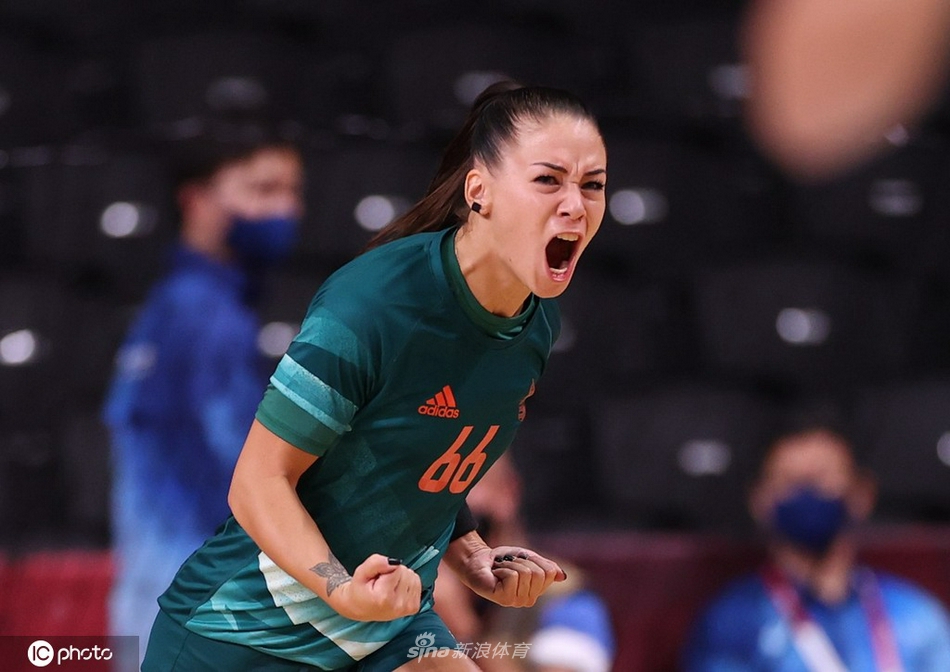 匈牙利女选手突破,出席女子手球决赛 匈牙利女选手突破,出席女子手球决赛