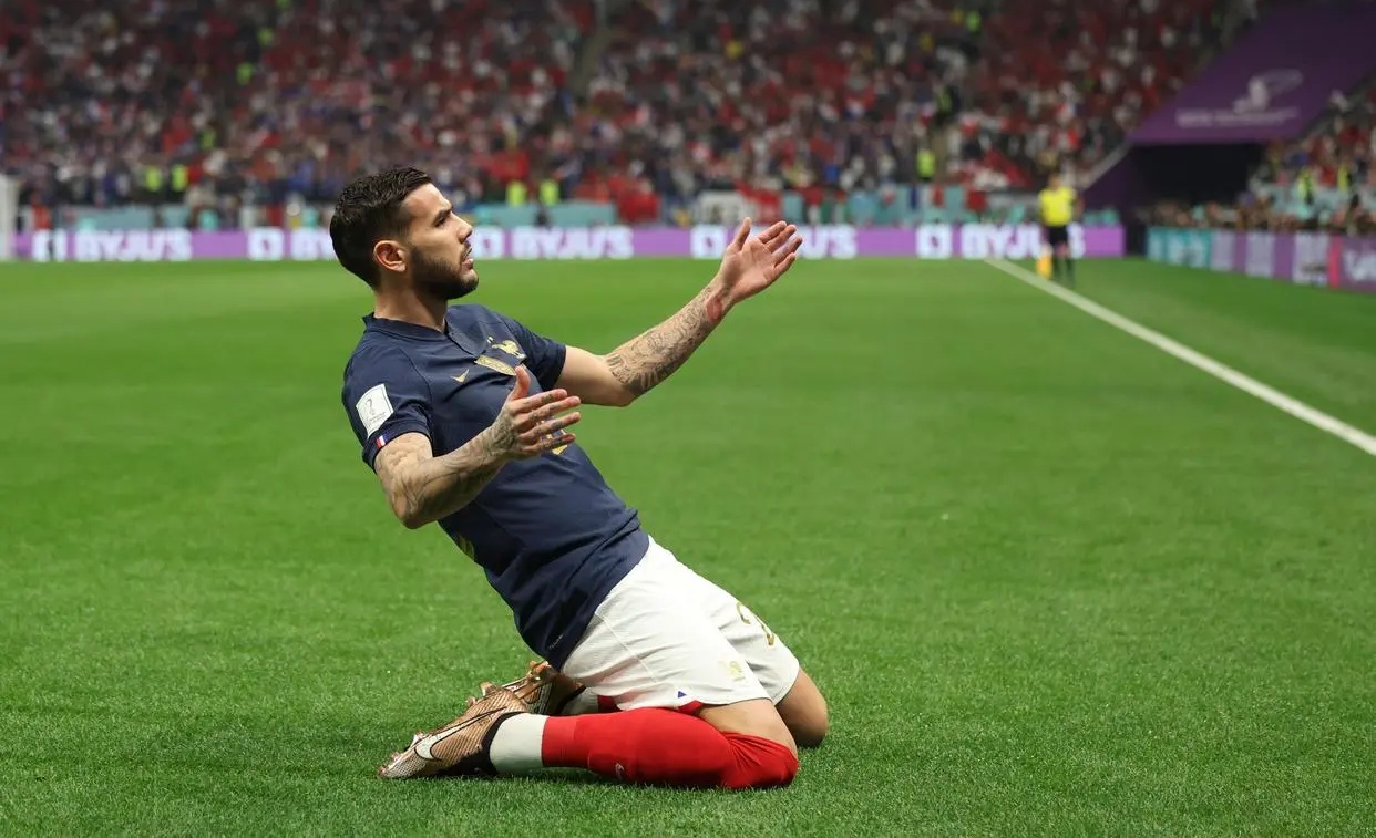 法国队表现稳固，成功晋级半决赛